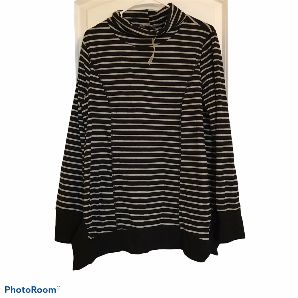 Weekend Suzanne Betro Turtleneck Pullover L